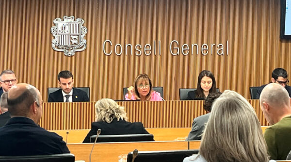 El Govern presenta el Pla Nacional per a la Innovació i la Diversificació per consolidar un nou model econòmic El Govern presenta el Pla Nacional per a la Innovació i la Diversificació per consolidar un nou model econòmic